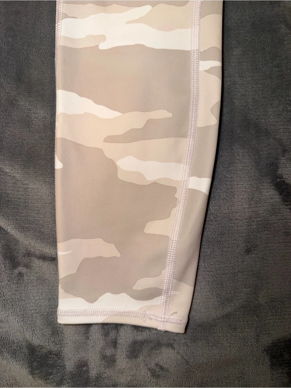 🤍 Athleta Camo Leggings with Pockets